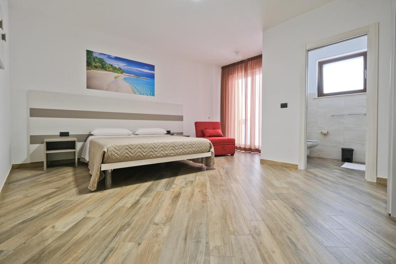 Il Porto Affittacamere B&B Бриндизи Экстерьер фото