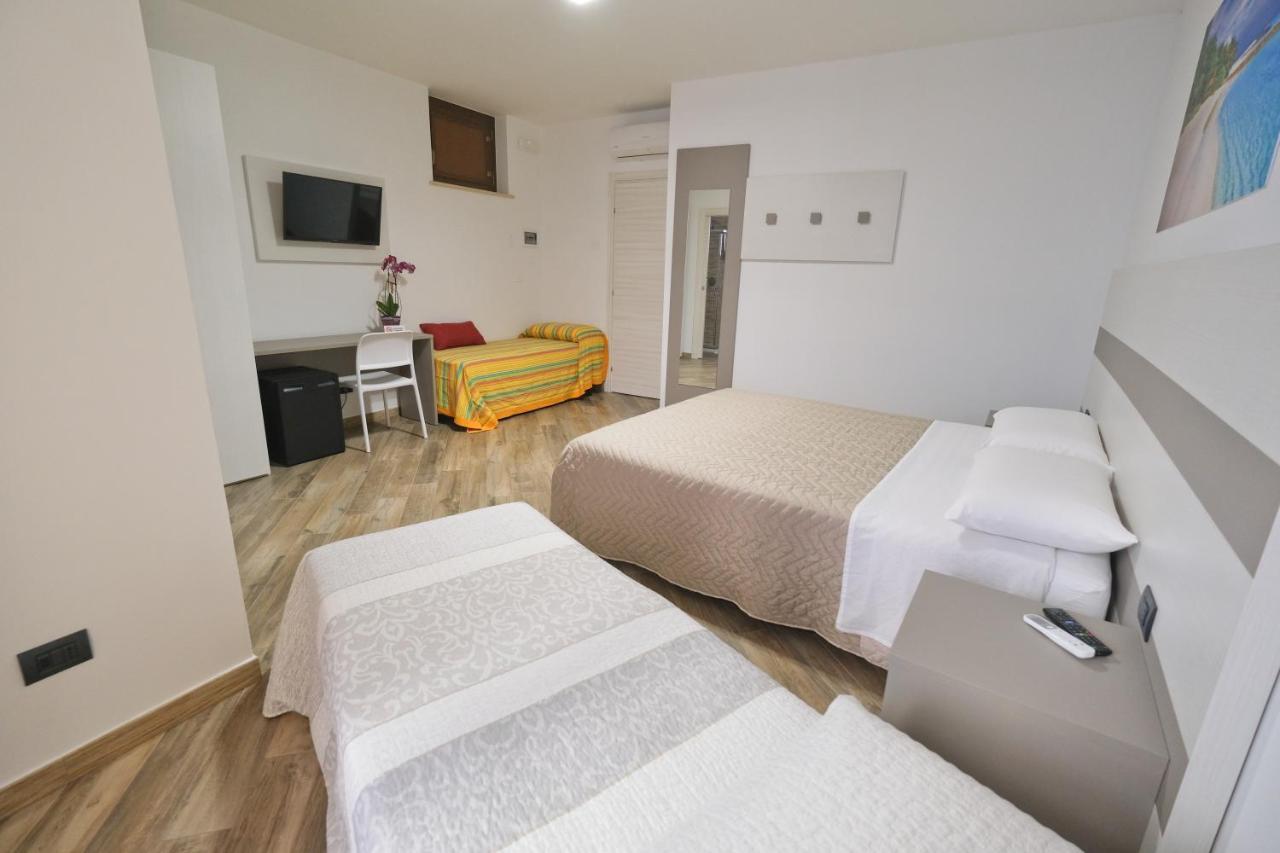 Il Porto Affittacamere B&B Бриндизи Экстерьер фото